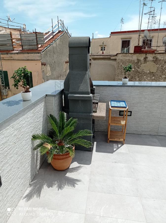 Appartement La Terrazza Del Corso à Naples Extérieur photo