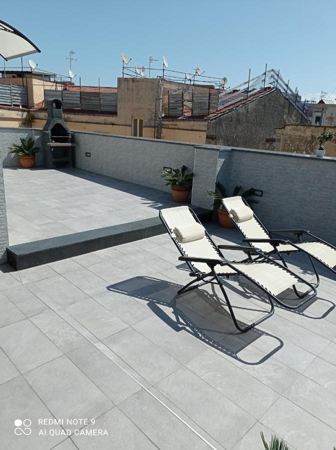 Appartement La Terrazza Del Corso à Naples Extérieur photo