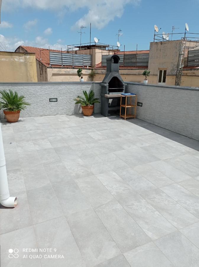 Appartement La Terrazza Del Corso à Naples Extérieur photo