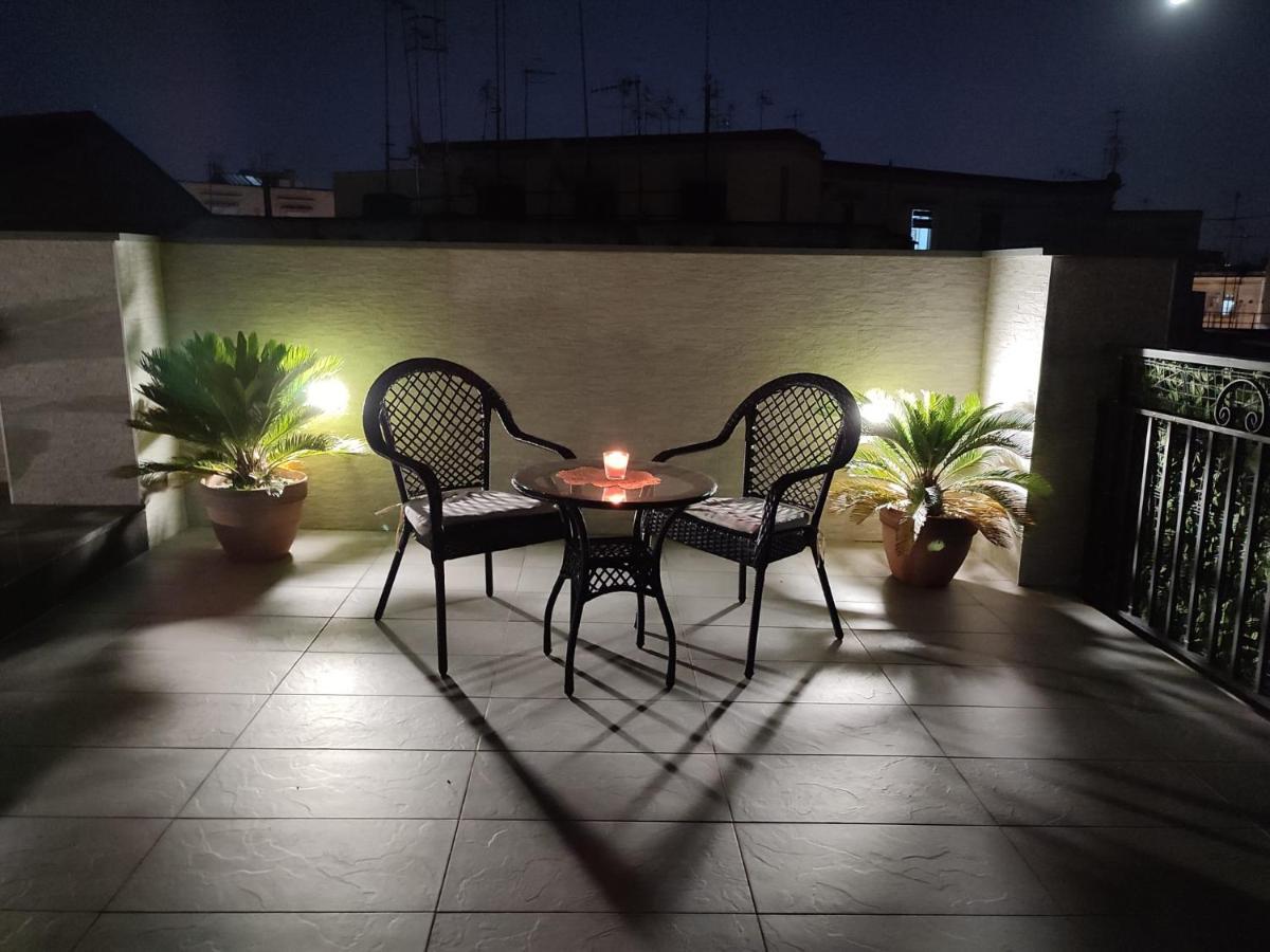 Appartement La Terrazza Del Corso à Naples Extérieur photo