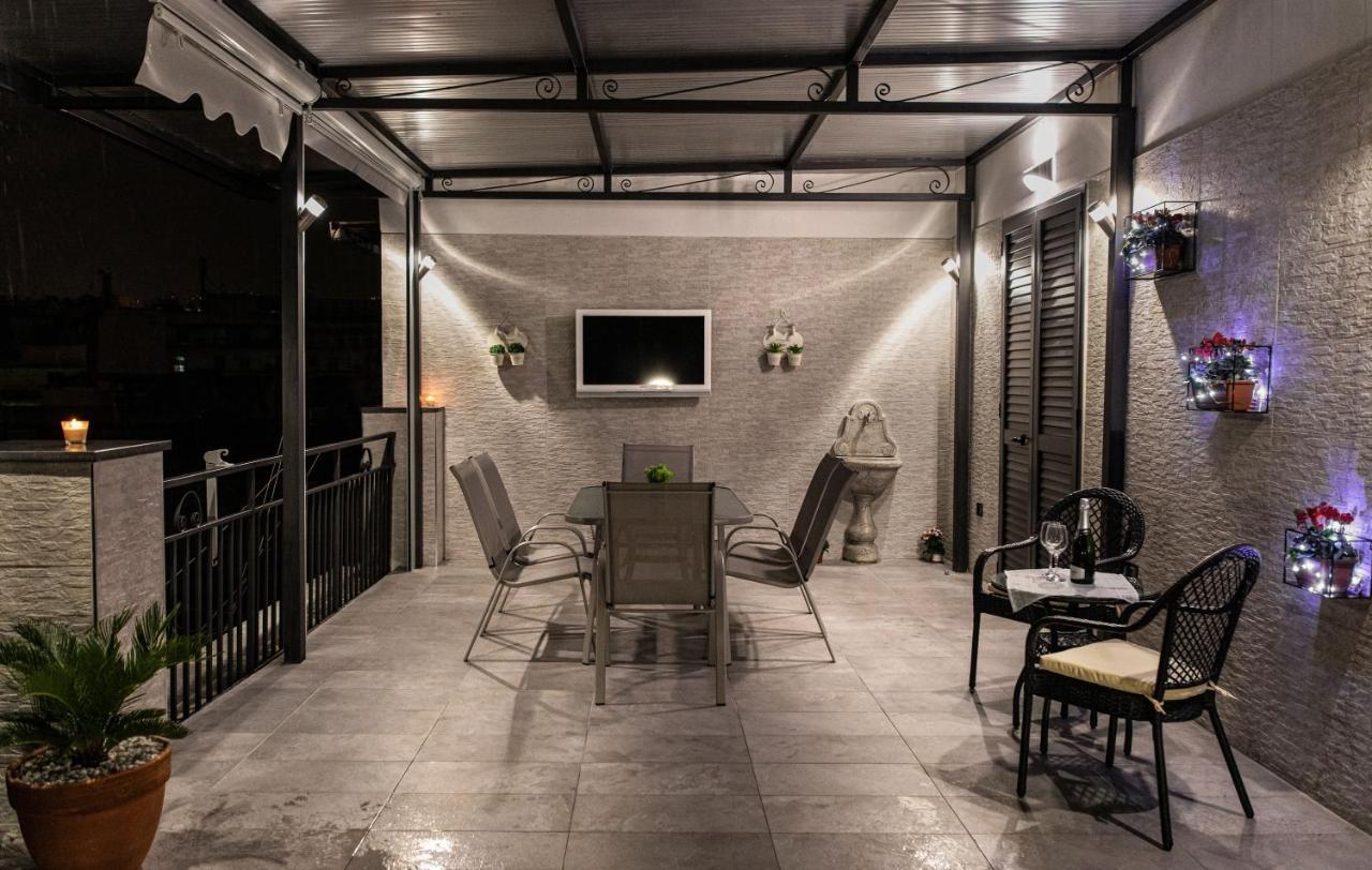 Appartement La Terrazza Del Corso à Naples Extérieur photo