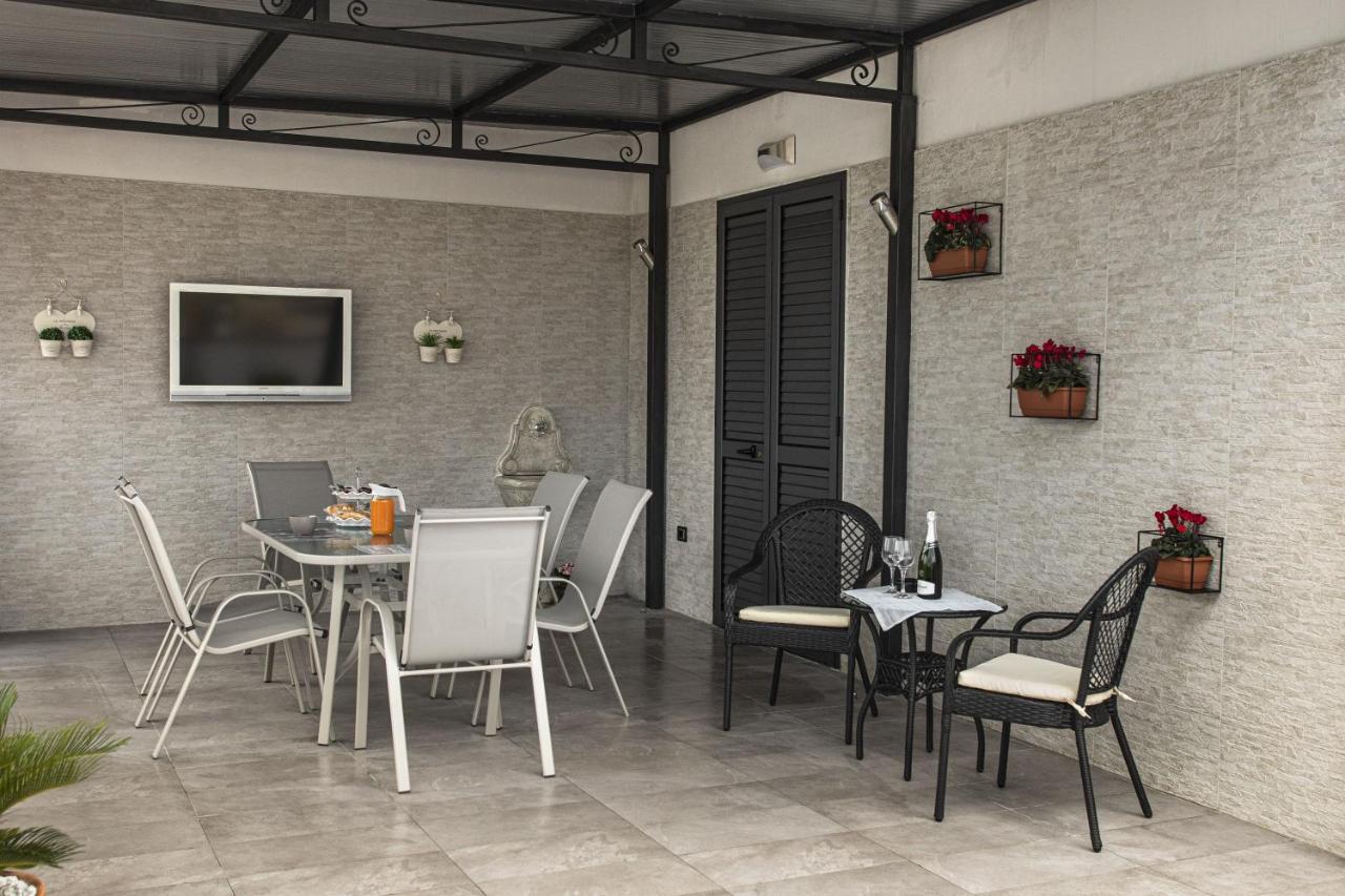 Appartement La Terrazza Del Corso à Naples Extérieur photo