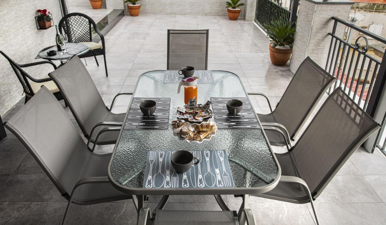 Appartement La Terrazza Del Corso à Naples Extérieur photo